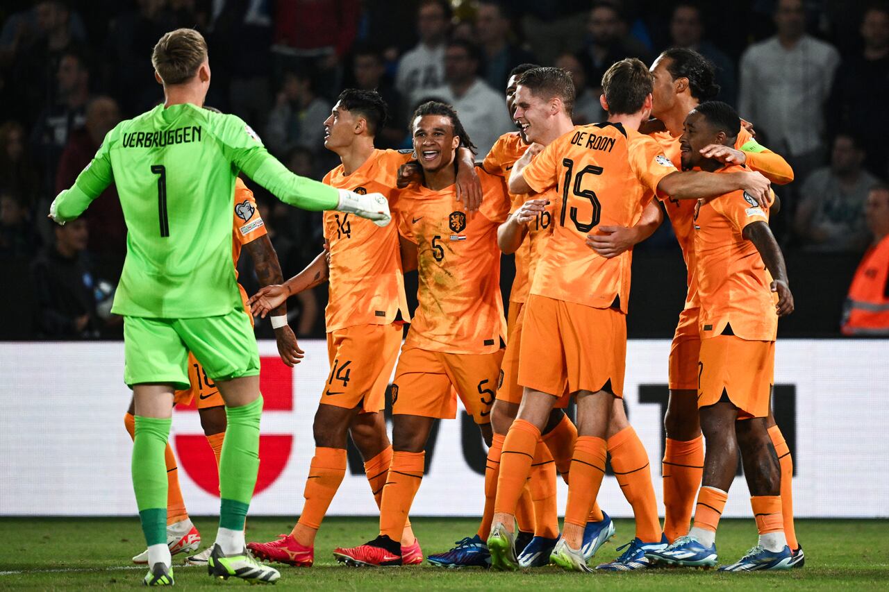Países Bajos derrotó a Grecia por las eliminatorias a la Eurocopa