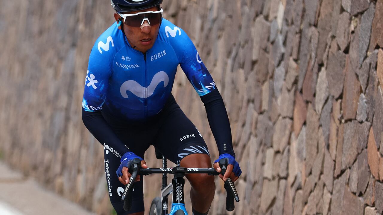 Team Movistar's Colombian rider Nairo Quintana cycleS in a breakaway during the 17th stage of the 107th Giro d'Italia cycling race, 159km between Selva di Val Gardena and Passo del Brocon on May 22, 2024. (Photo by Luca Bettini / AFP)