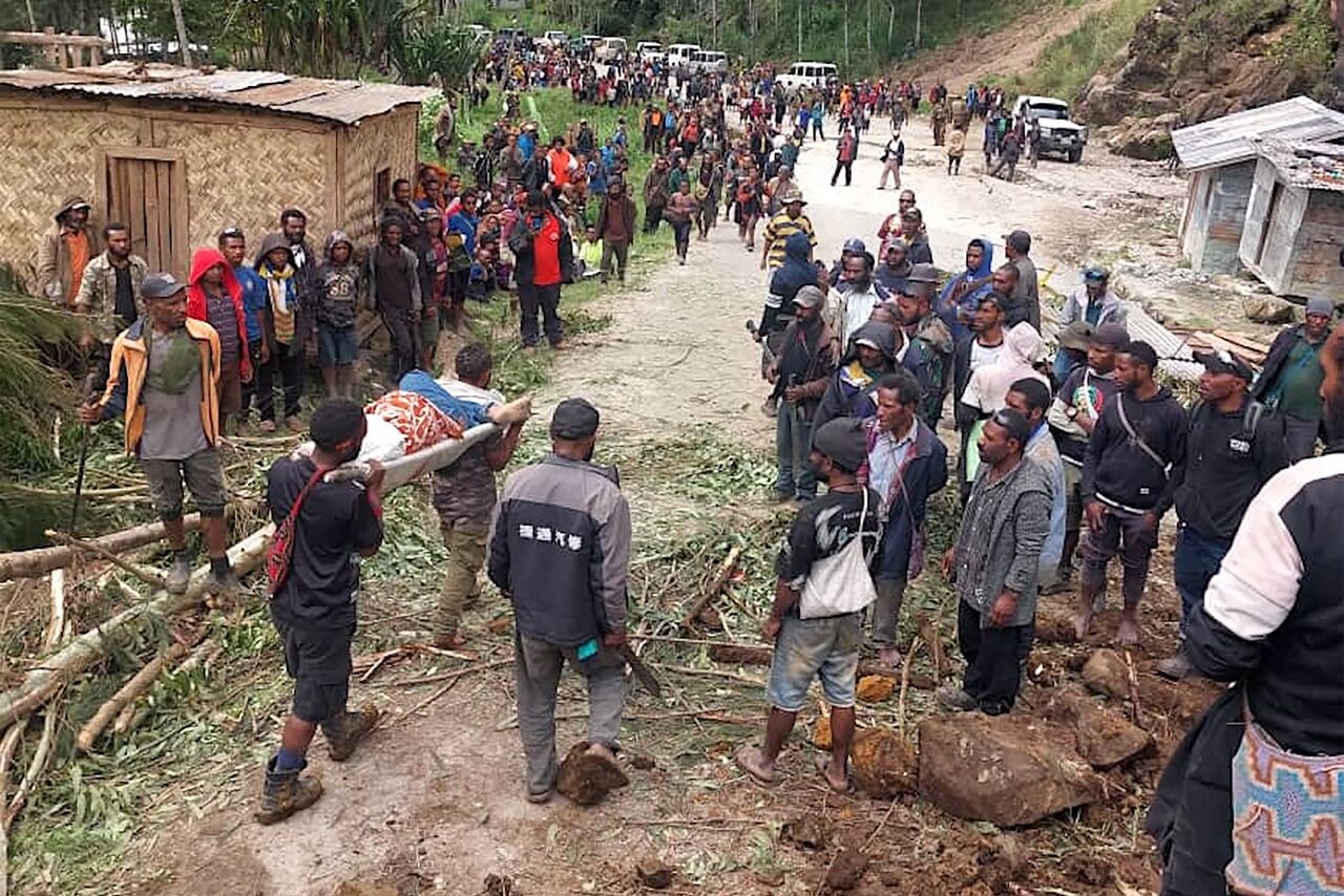 Deslizamiento de tierra mató más de 600 personas en Nueva Guinea.