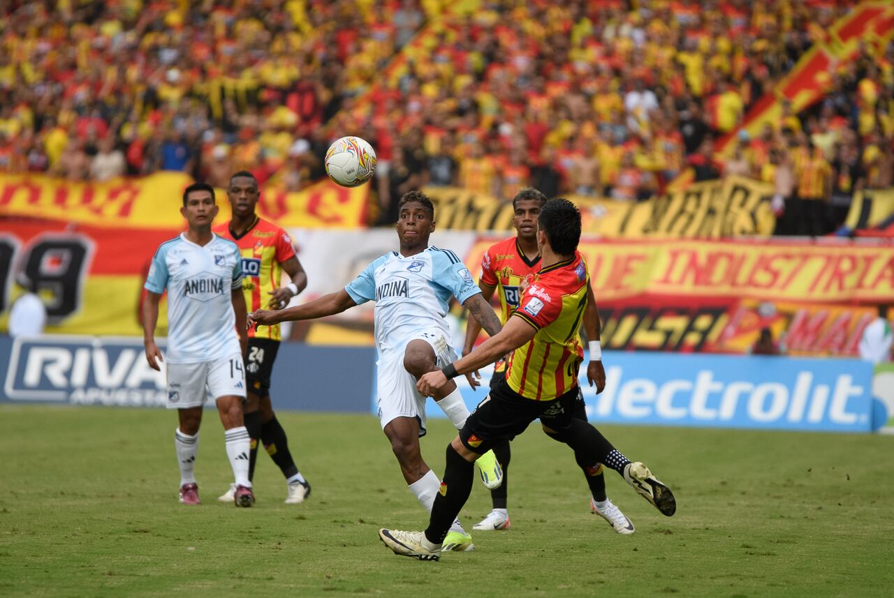 Imagen del partido entre Deportivo Pereira y Millonarios por la fecha 5 del Grupo A de los cuadrangulares de la Liga colombiana.