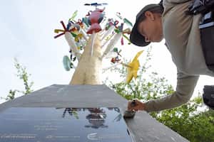 La Policia de Turismo Junto a la Asociación de Vendedores del Barrio San Antonio y otros entes Gubernamentales lideraron una Jornada de embellecimiento del Parque de la Maceta.