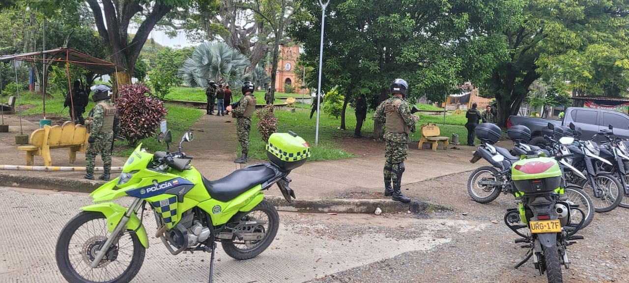 Más de 200 unidades policiales y militares llegaron hasta Robles, Valle y Timba, Cauca.