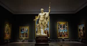 En el documental de Napoleón, se visitan lugares clave en el estudio de la relación de Napoleón con el arte  en Milán y Roma, especialmente la Pinacoteca di Brera y los Museos Capitolinos.