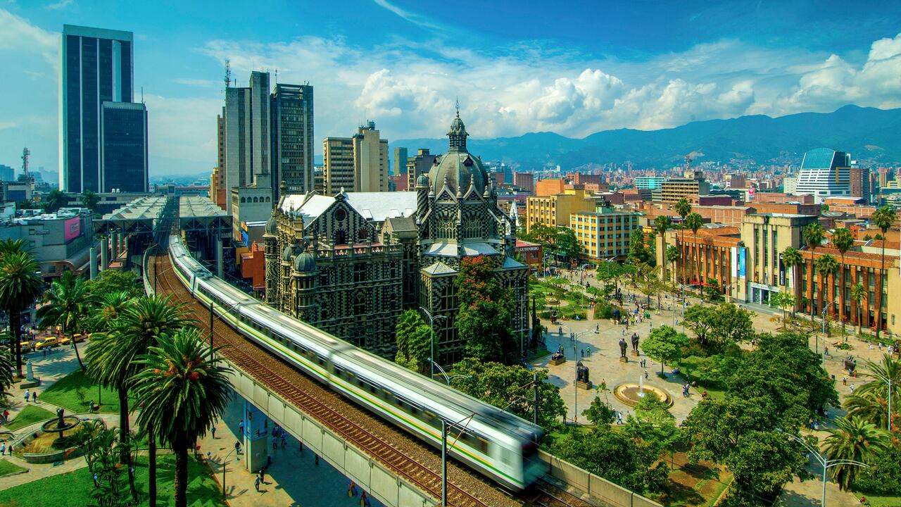Medellin, Colombia, Plaza Botero - Metro elevado