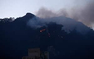 Incendio forestal en los cerros orientales  de Bogotá.