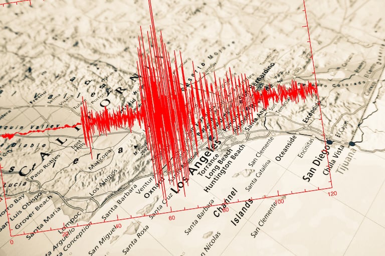 Los informes iniciales señalan la ocurrencia de un sismo en Estados Unidos, instando a las autoridades locales a evaluar los posibles daños.