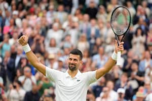 Novak Djokovic tras vencer Vit Kopriva en la primera ronda de Wimbledon, el martes 2 de julio de 2024. (AP Foto/Kirsty Wigglesworth)
