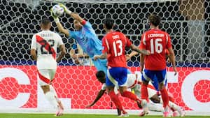 Chile's goalkeeper Claudio Bravo catches a ball during a Copa America Group A soccer match against Peru in Arlington, Texas, Friday, June 21, 2024. (AP Photo/Julio Cortez)