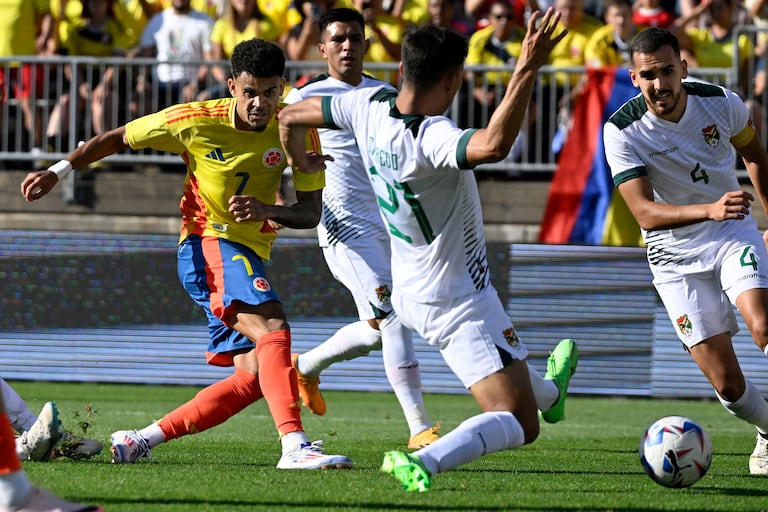 Colombia's Luis Diaz, left, scores a goal against Bolivia during an international friendly soccer match at Pratt & Whitney Stadium at Rentschler Field, Saturday, June 15, 2024, in East Hartford, Conn. (AP Photo/Jessica Hill)