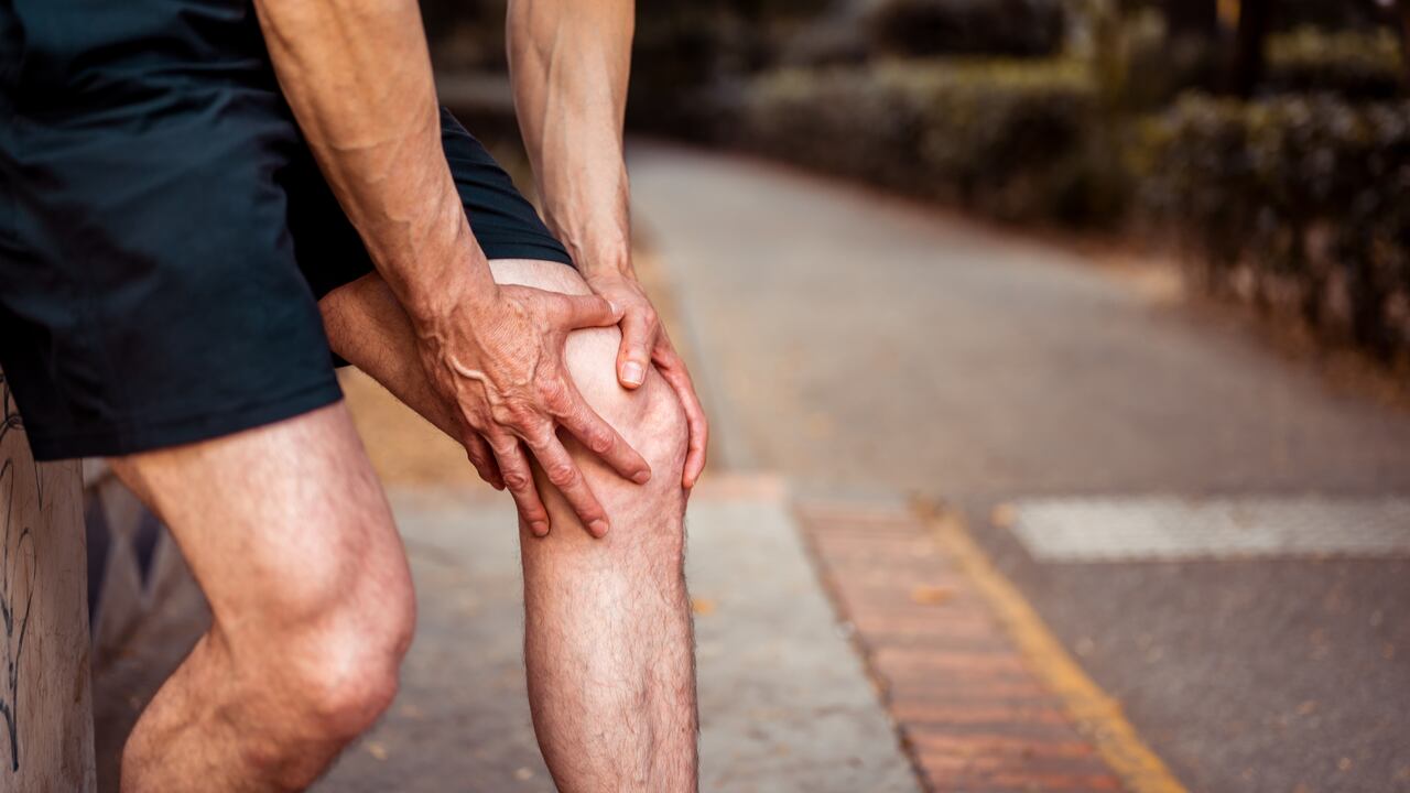 El dolor de rodilla no necesariamente es síntoma de la artritis.