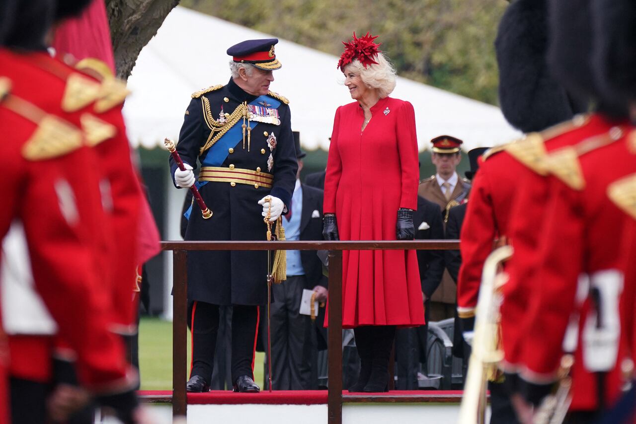 El rey Carlos III de Gran Bretaña (izquierda) y Camilla, la reina consorte (derecha) de Gran Bretaña.