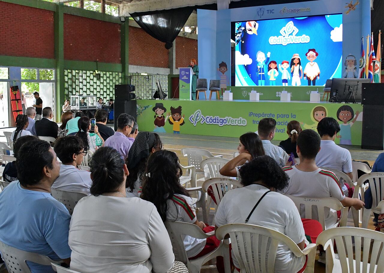 Lanzamiento en Cali en el colegio INEM, programa Código Verde temas de información. Fotos Raúl Palacios / El Pais.