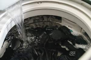 Sobrecargar la lavadora puede resultar en problemas costosos a largo plazo, según indican los profesionales en reparación de electrodomésticos.