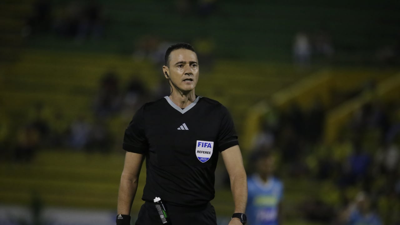 Wilmar Roldán, uno de los árbitros más reconocidos del país.