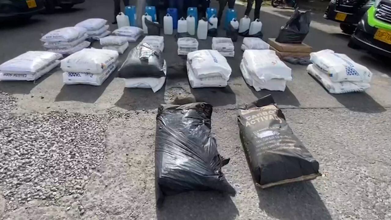 Policía incauta gran cantidad de químicos para producción de cocaína tras operativo en Usaquén; ¿para dónde iban los insumos?
