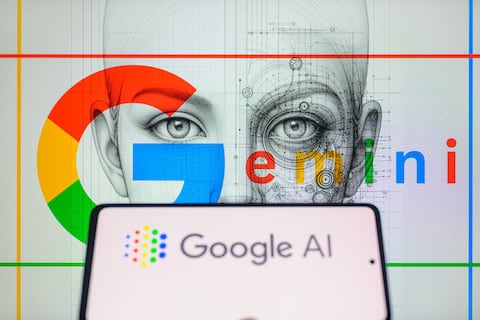 Se destacan las precauciones que se deben tener en cuenta antes de instalar y utilizar Google Gemini IA, especialmente en lo que respecta a la privacidad y seguridad de los datos.