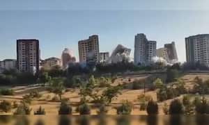 Demolición de edificios averiados por sismo en Turquía