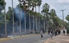 Encapuchados bloquearon la avenida Pasoancho en la tarde de este miércoles.