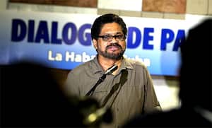 El segundo jefe de las Farc, alias Iván Márquez, realiza una declaración antes de una nueva jornada de los diálogos de paz con el Gobierno de Colombia en el Palacio de las Convenciones de la Habana el viernes 2 de agosto de 2013.