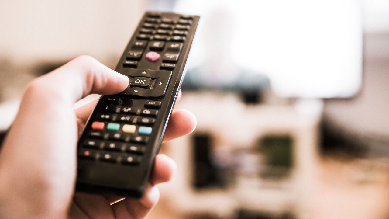 El misterio detrás de los botones rojos, verdes, amarillos y azules en los controles de televisión inteligente.