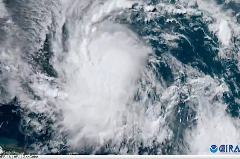 Imágenes satelitales del huracán Beryl por el Atlántico.