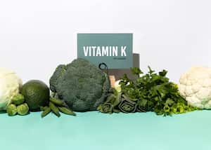 Parte de la vitamina K la sintetizan ciertas bacterias en el intestino.