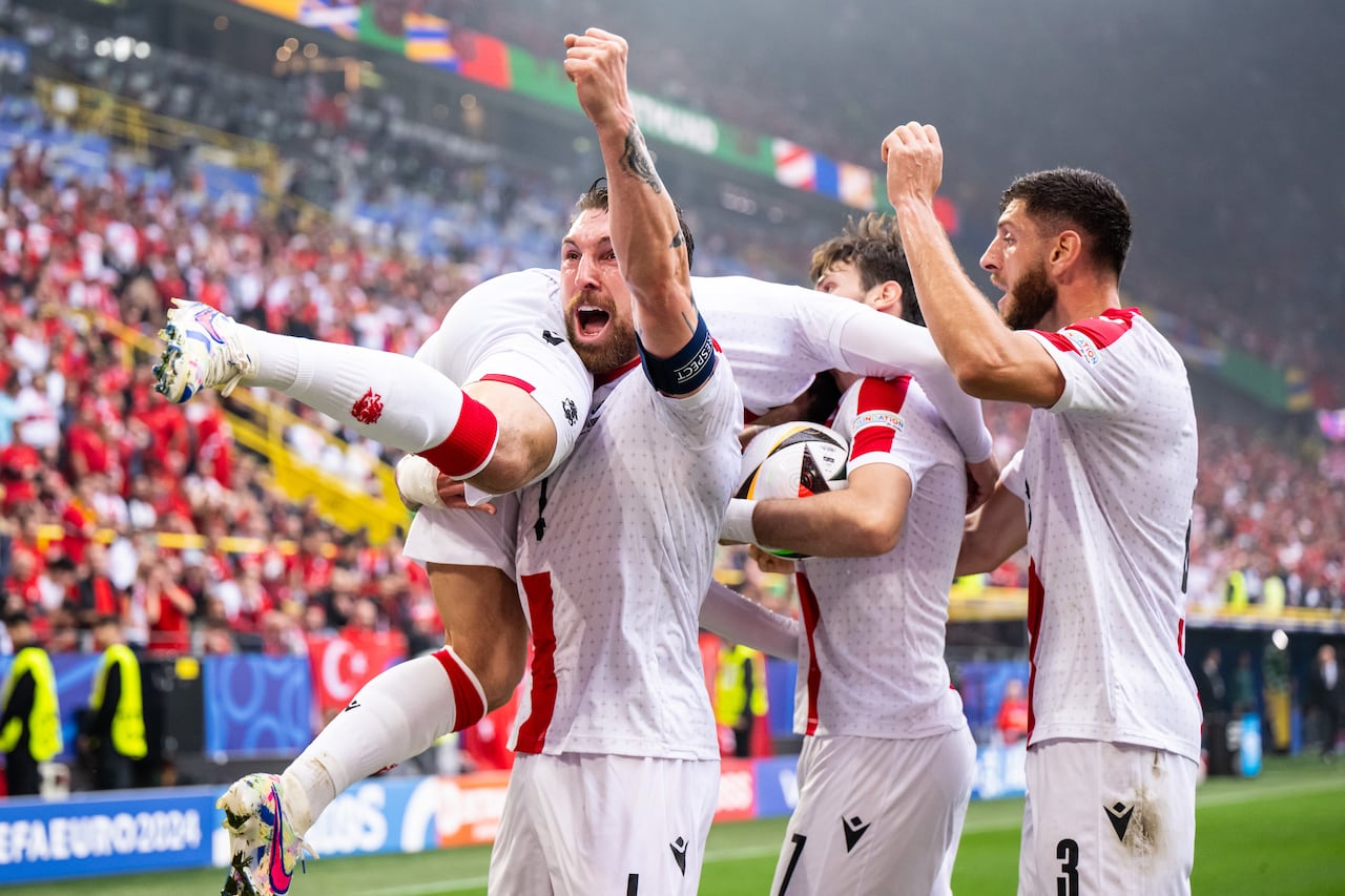 Georgia celebra su primer gol en la historia de la Eurocopa.