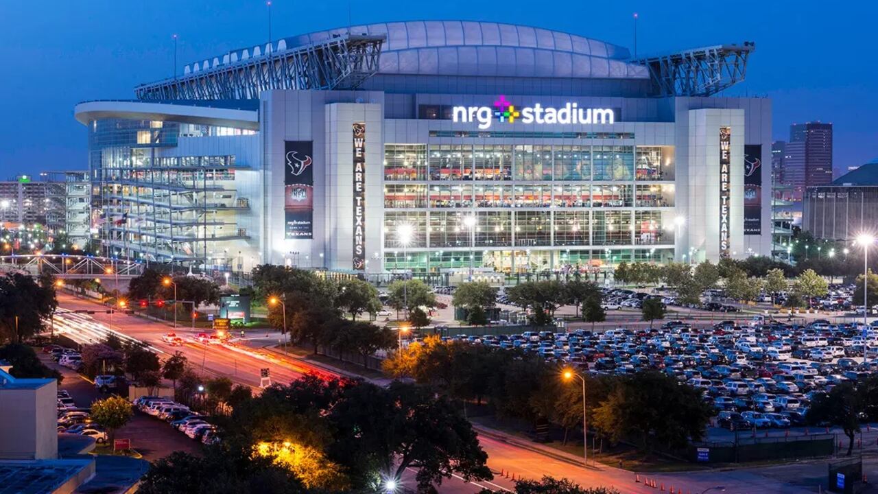 Estadio NRG, está ubicado en Houston, Texas, y tiene capacidad para 72.200 personas.