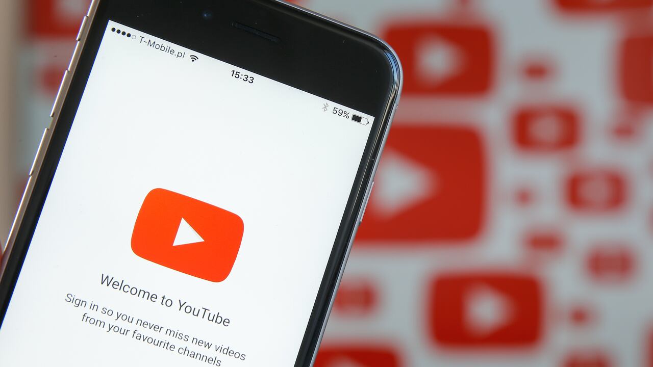 Descargar videos de YouTube al celular te permite disfrutar de contenido sin conexión, ideal para viajes o áreas sin conexión a internet.