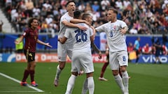 Eslovaquia celebra el único tanto del partido, con el que venció a Bélgica.