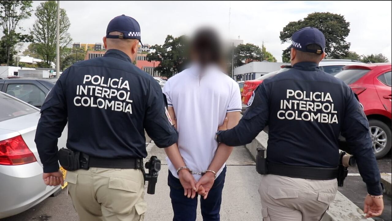El hombre habría raptado una niña de dos años en Chile para luego huir de las autoridades migratorias y esconderse en Bogotá.