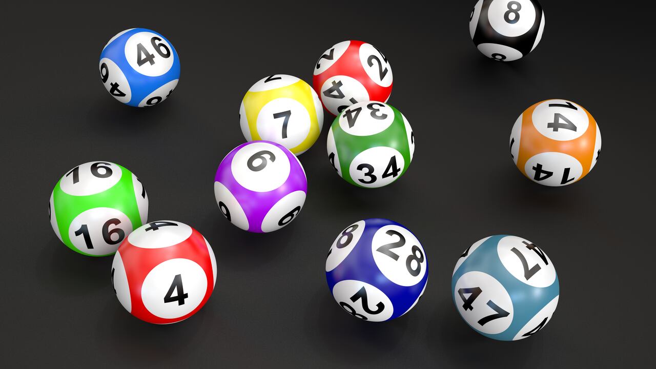 Los sorteos de lotería son eventos aleatorios donde cada número tiene las mismas probabilidades de salir.