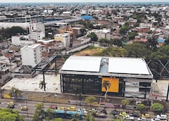 La construcción se está haciendo en el antiguo Club San Fernando, sobre toda la Calle Quinta, en frente del HUV.