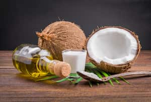 El aceite de coco le brinda diversos beneficios al organismo.
