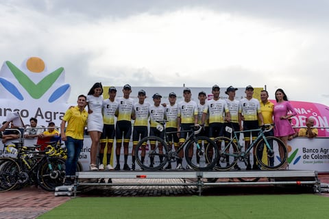 El equipo de Colombia Potencia de la Vida Strongman en la presentación de una de sus competencias oficiales en el 2023.