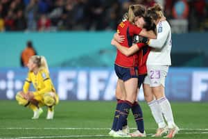 Las jugadoras españolas celebran su victoria tras el final del partido de fútbol de semifinales de la Copa Mundial Femenina de Australia y Nueva Zelanda 2023 entre España y Suecia en Eden Park en Auckland el 15 de agosto de 2023. (Foto de Michael Bradley / AFP).
