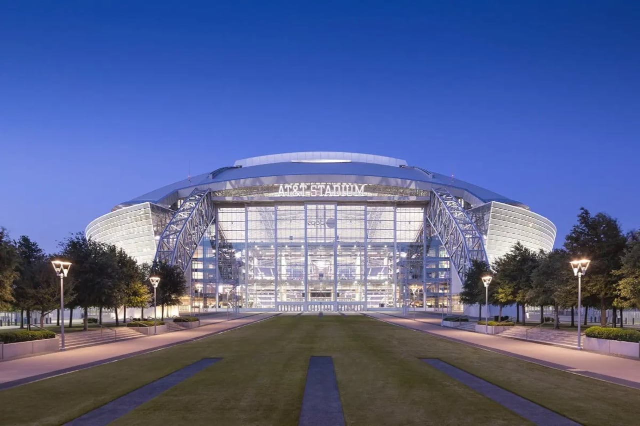 Estadio AT&T, está ubicado en Arlington, Texas, y tiene capacidad para 80.000 personas.