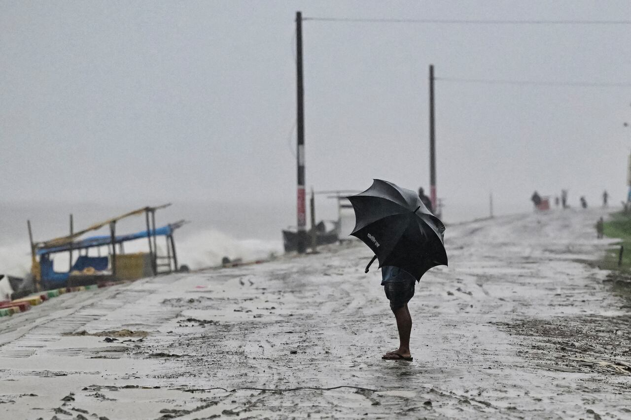 Se prevé que el ciclón Remal llegue al país y partes de la vecina India el domingo por la noche,