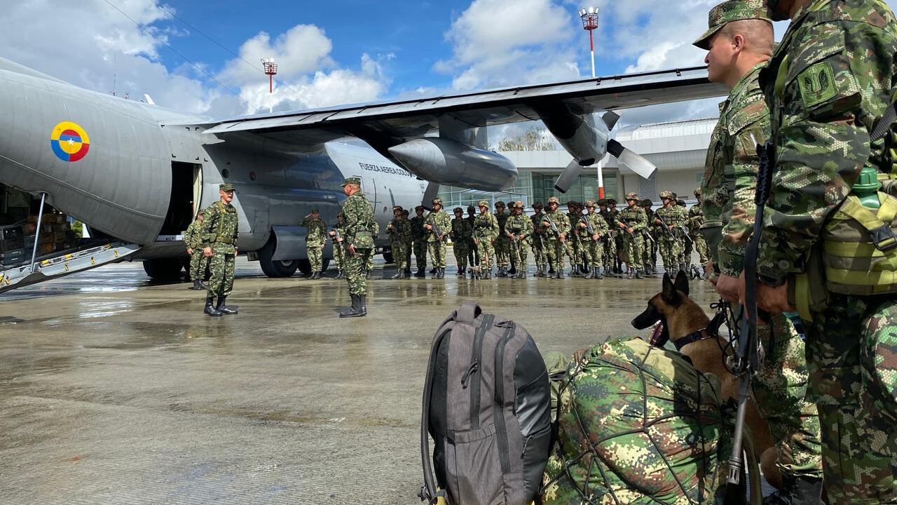 En un avión hércules llegaron al Cauca, 200 hombres de las fuerzas especiales del Ejército para enfrentar a las disidencias de las Farc.