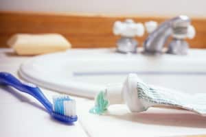 La salud bucal comienza con un cepillo dental adecuado. Aprenda a detectar los signos que indican que su cepillo de dientes ha llegado al final de su vida útil y necesita ser reemplazado para una limpieza óptima.