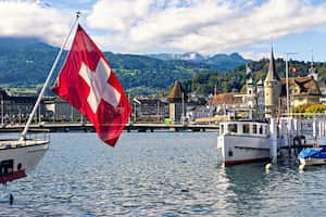 Las ofertas de empleo para migrantes en Suiza, publicadas en Red Eures, indican que los salarios pueden ser muy competitivos, atrayendo a profesionales en busca de mejores ingresos.